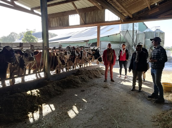 Syndical : visite de la Sous Préfète de Segré dans une exploitation agricole à Saint Sauveur de Flée